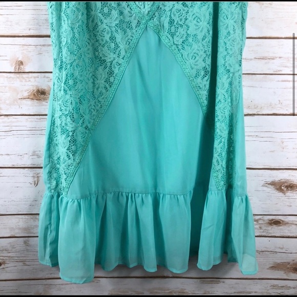 Gorgeous high neck shift dress with detailing - Picture 4 of 6